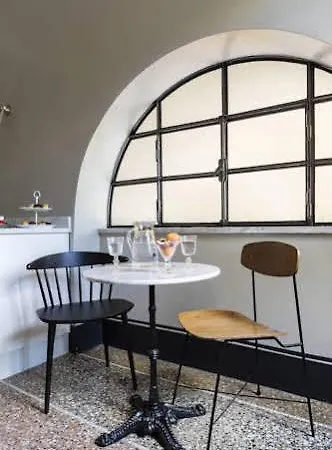 Szálloda Garibaldi Suites *